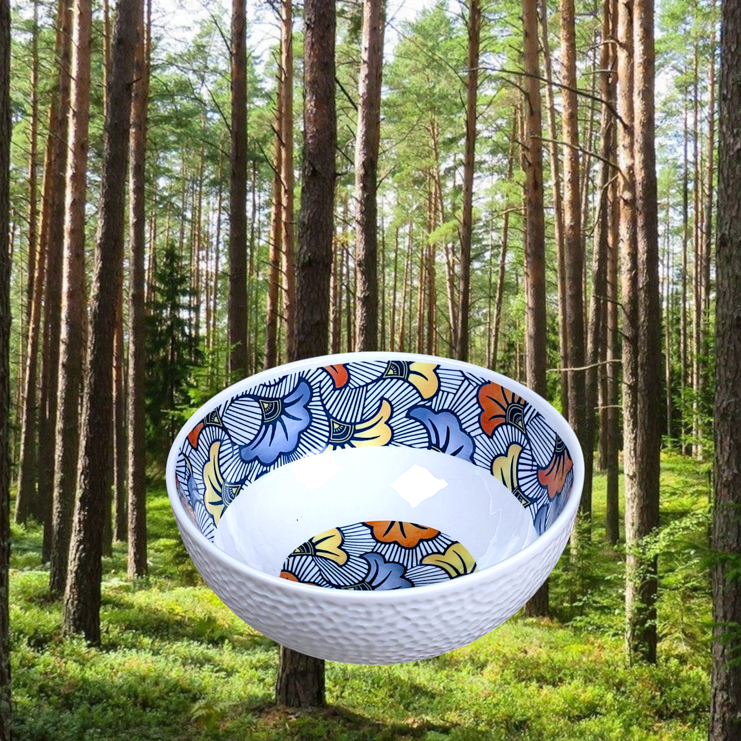 Coffret petit déjeuner en porcelaine fine française, orné d’un motif WAX "Fleurs de Mariage", composé d'une assiette creuse, d'une tasse à  café et d'un MUG, présentés dans une boîte prestige.