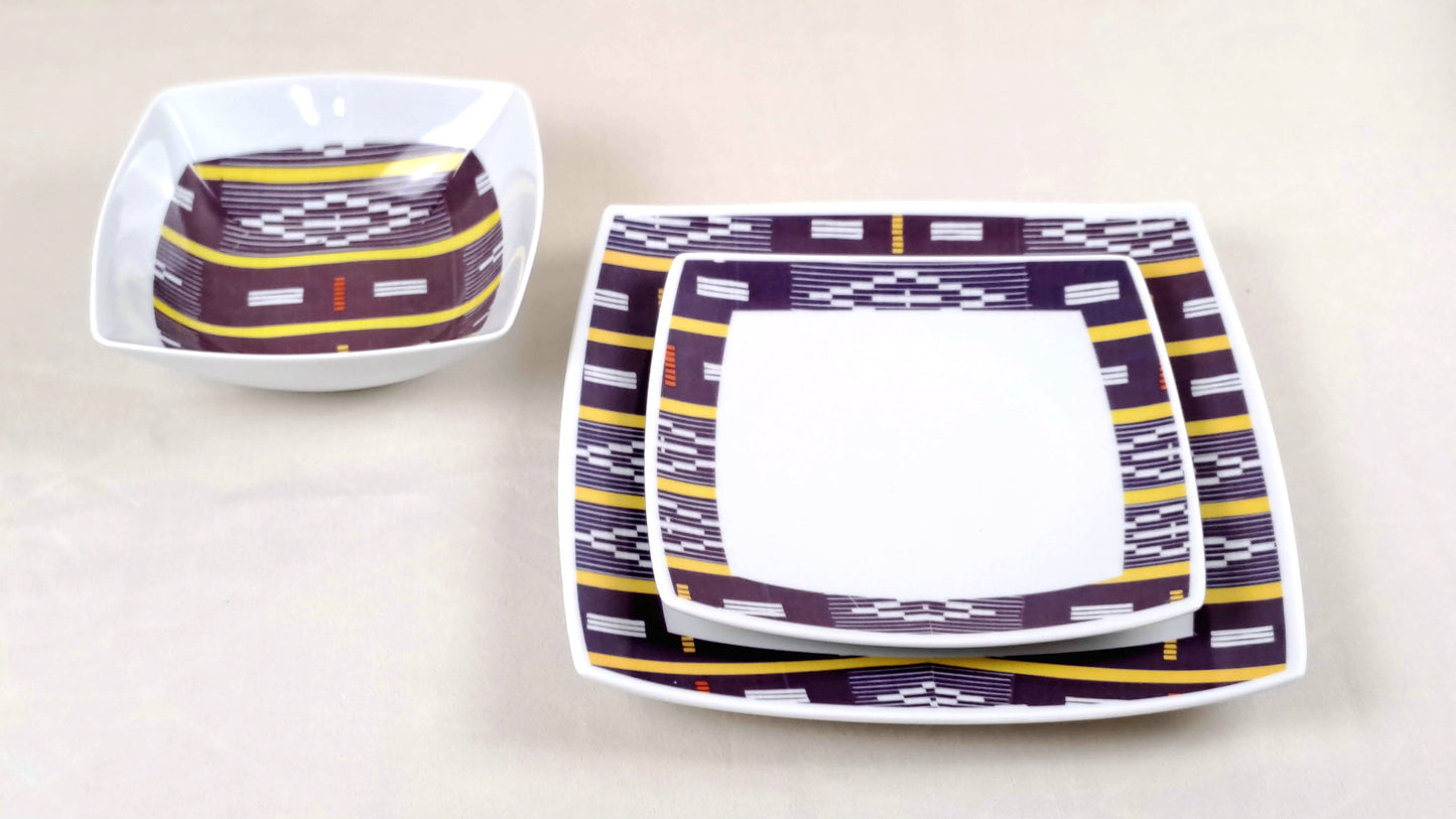 Coffret d'assiettes carrées en porcelaine fine Française fabriquées à la demande avec motif bande Ethnique d'Afrique "Baoulé" de Côte d'Ivoire dans coffret de 6 assiettes