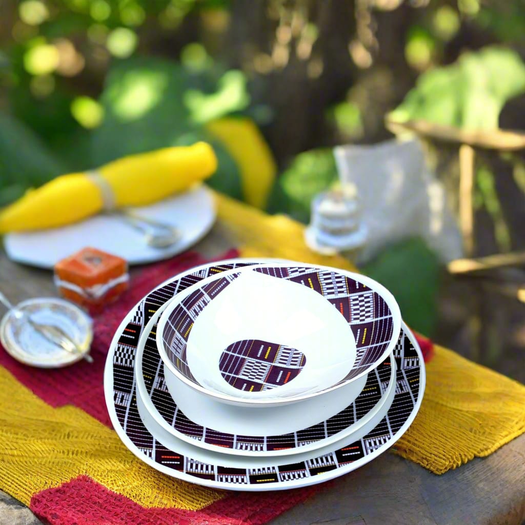 Coffret d'assiettes ovales en porcelaine fine Française fabriquées à la demande avec  motif anneaux Ethnique de Côté d'Ivoire "Sénoufo bleu indigo" dans coffret de 6