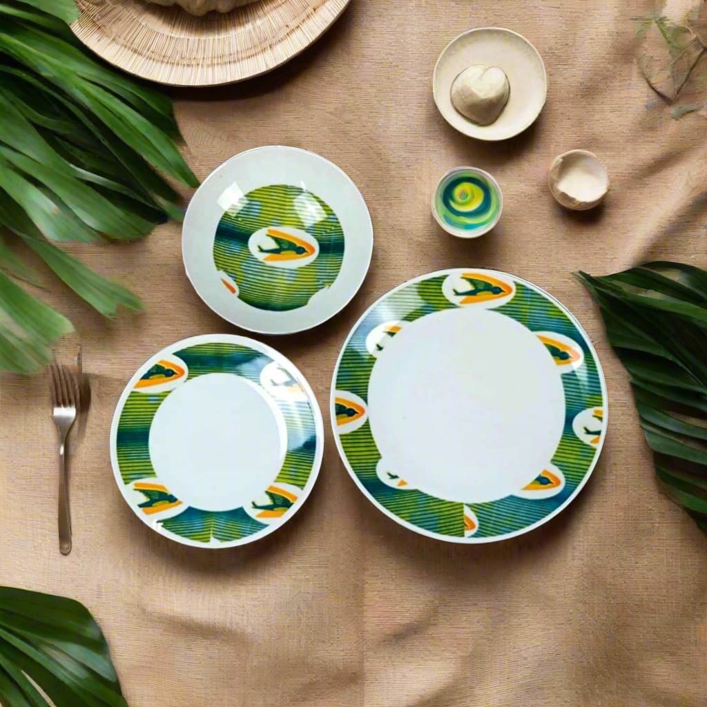 Assiettes en porcelaine fine – Motif africain WAX 'Hirondelles' – Fabrication française personnalisée