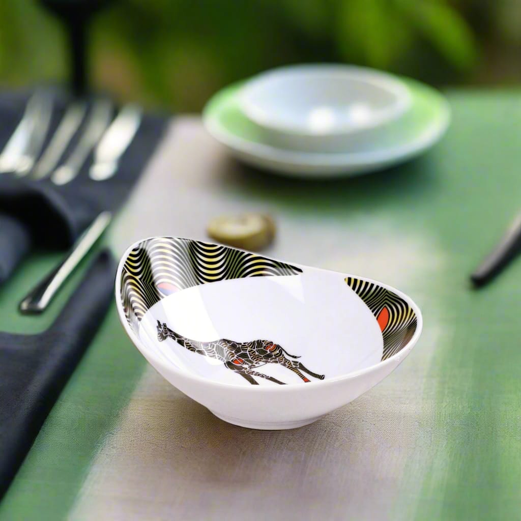 Coffret d'assiettes ovales en porcelaine fine Française fabriquées à la demande avec motif anneau WAX "Oeil de ma rivale" dans coffret de 6 assiettes