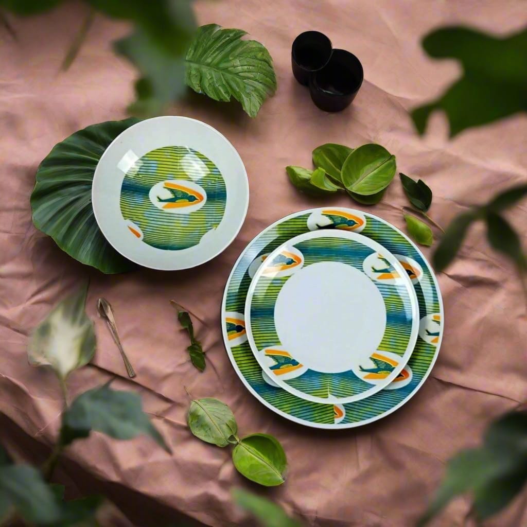 Assiettes en porcelaine fine – Motif africain WAX 'Hirondelles' – Fabrication française personnalisée