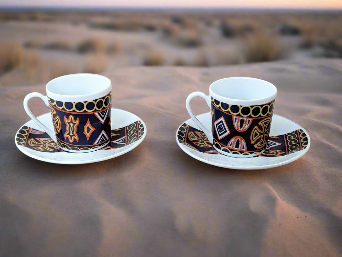 Tasse à Café en porcelaine fine Française fabriquée à la demande avec soucoupe motif bande africain "Ndop Bamoun" du Cameroun