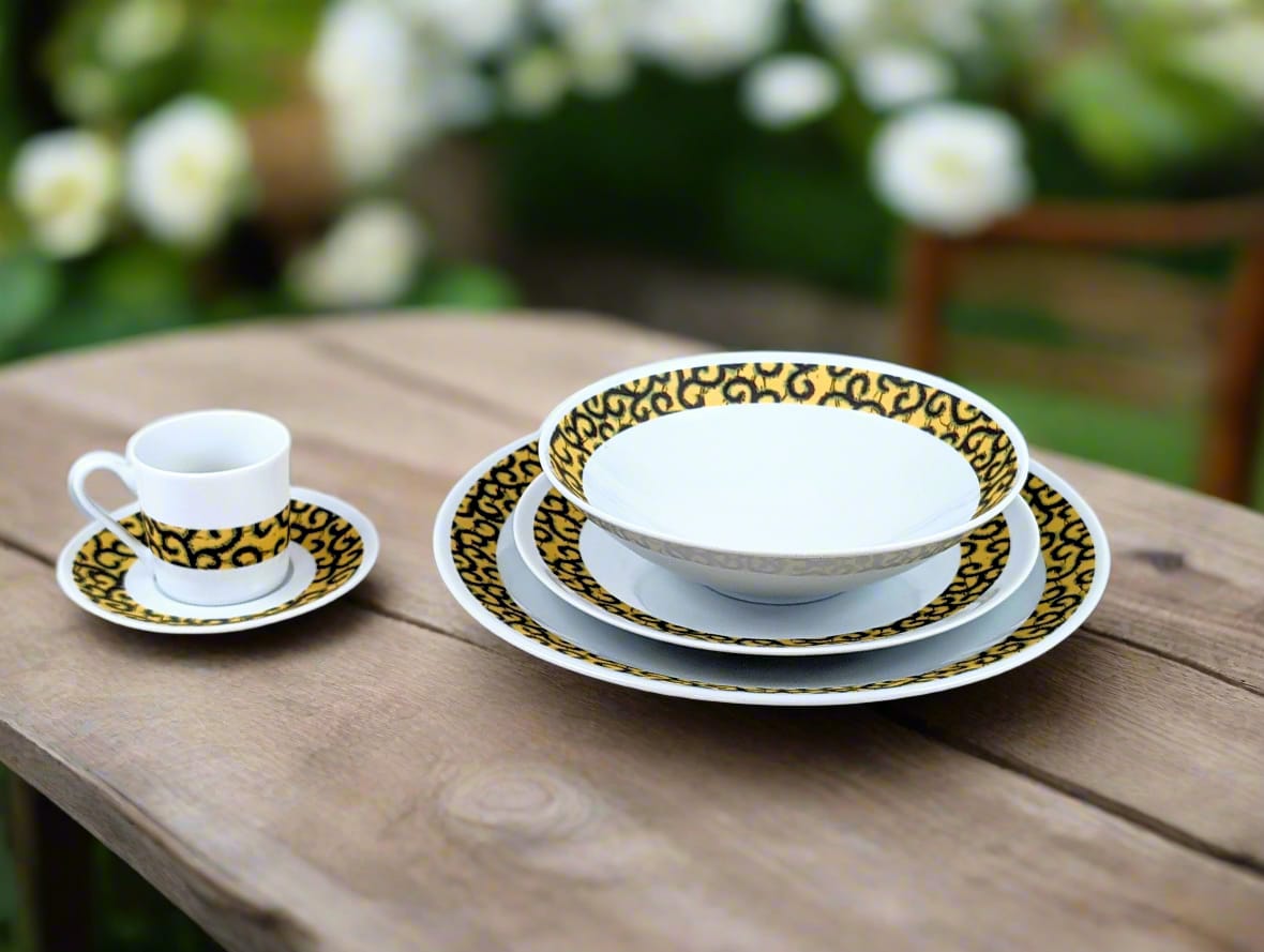 Tasse à Café en porcelaine fine Française fabriquée à la demande avec soucoupe motif africain WAX "macaroni ou Conseiller" jaune.