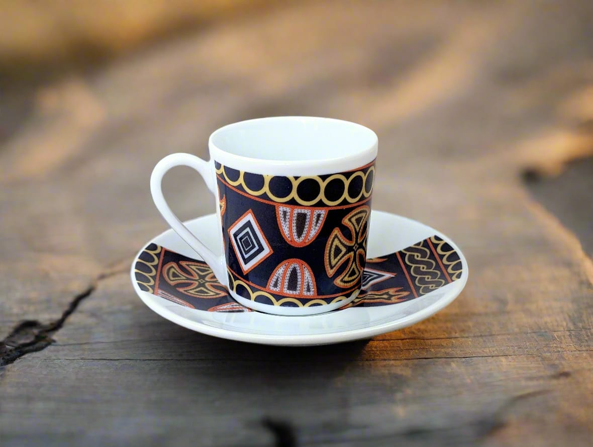 Tasse à Café en porcelaine fine Française fabriquée à la demande avec soucoupe motif bande africain "Ndop Bamoun" du Cameroun