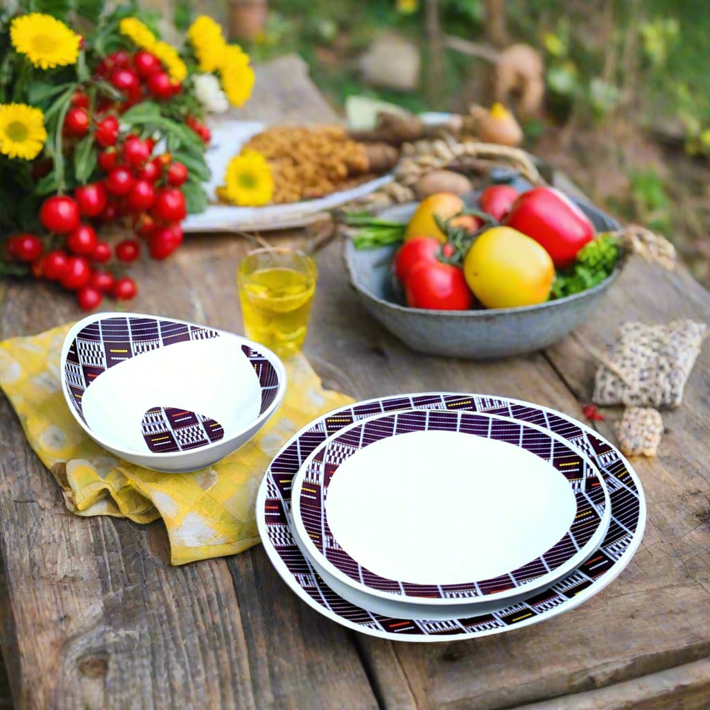 Coffret d'assiettes ovales en porcelaine fine Française fabriquées à la demande avec  motif anneaux Ethnique de Côté d'Ivoire "Sénoufo bleu indigo" dans coffret de 6
