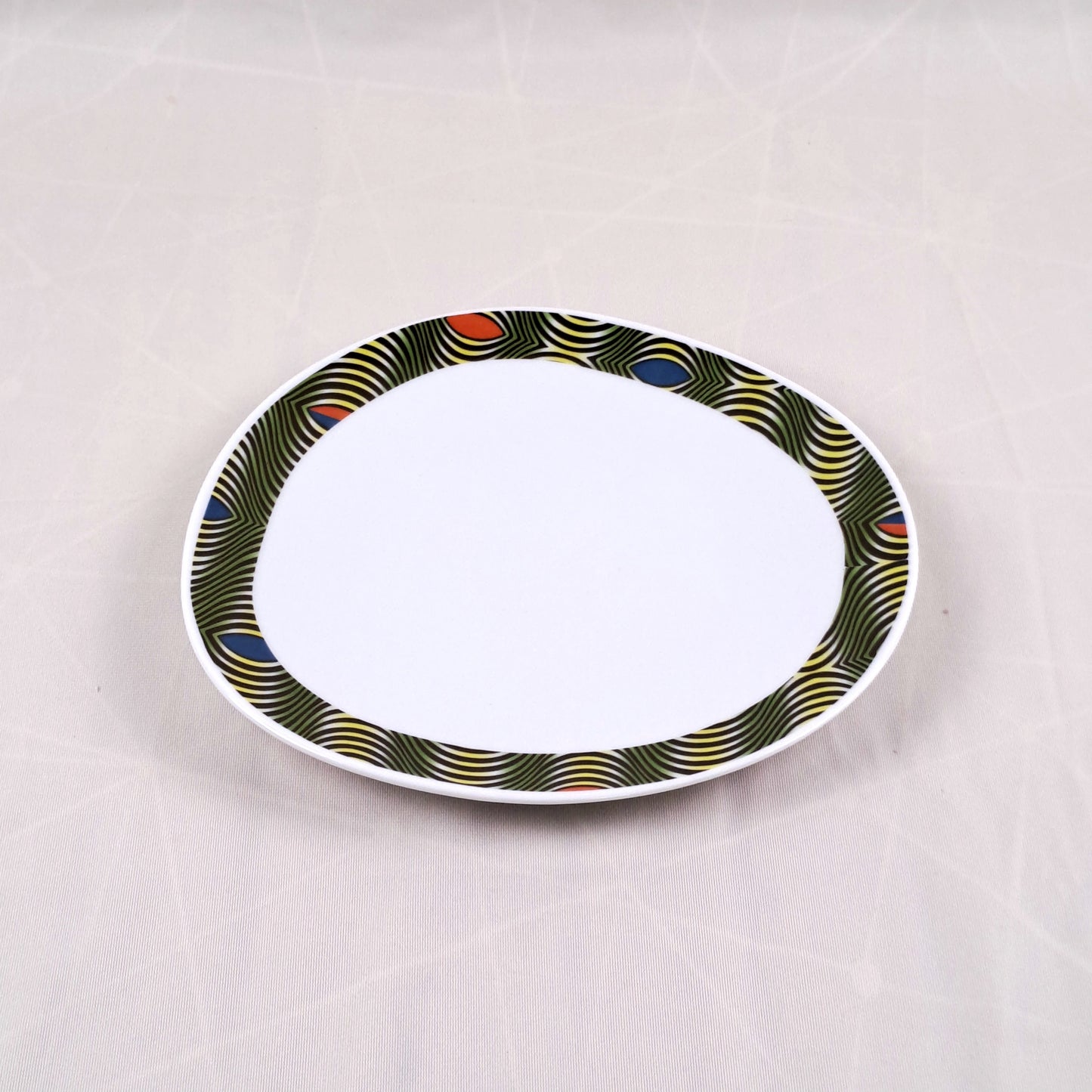 Coffret d'assiettes ovales en porcelaine fine Française fabriquées à la demande avec motif anneau WAX "Oeil de ma rivale" dans coffret de 6 assiettes