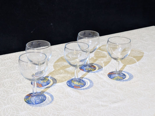 Verre à vin avec disque sous pied au motif WAX "Fleurs de Mariage"